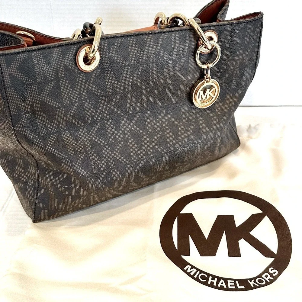 Michael Kors Signature Cynthia Satchel Purse Women's Medium Brown Gold Hardware‎